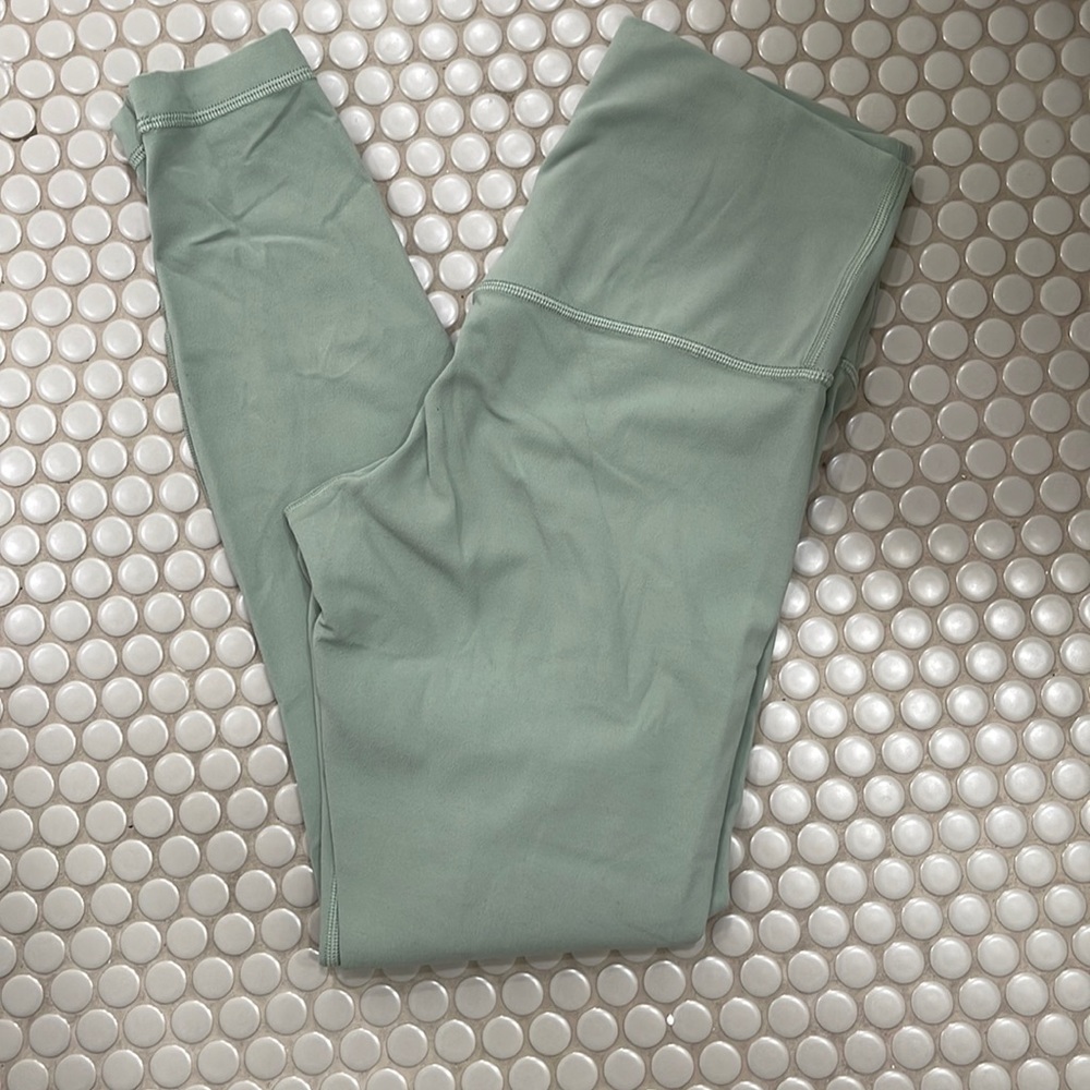 Green mint aligns